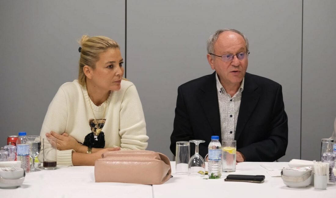 DOSABSİAD YÖNETİM KURULU TOPLANTISINA KONUK OLAN İSTANBUL ÜNİVERSİTESİ ÖĞRETİM ÜYESİ