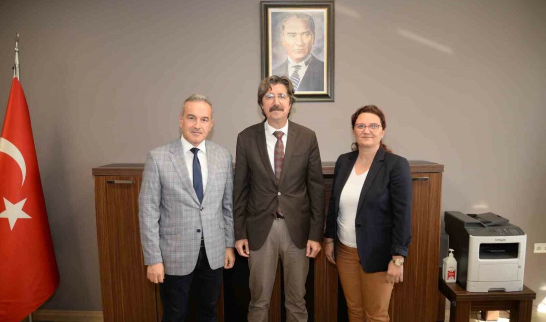 Fen-Edebiyat Fakültesi’nde bayrak değişimi BURSA ULUDAĞ ÜNİVERSİTESİ (BUÜ) FEN-EDEBİYAT FAKÜLTESİ DEKANLIĞINDA BAYRAK DEĞİŞİMİ YAŞANDI.