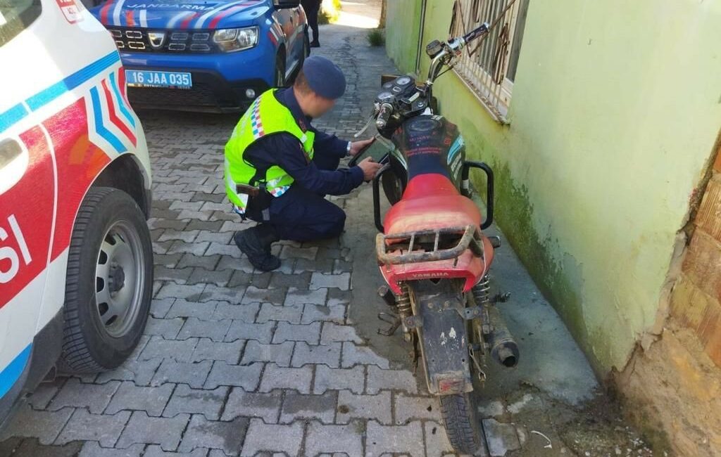 BURSA İZNİK İLÇE JANDARMA KOMUTANLIĞI SORUMLULUK ALANINDA TESCİLSİZ/ PLAKASIZ MOTOSİKLETLERE