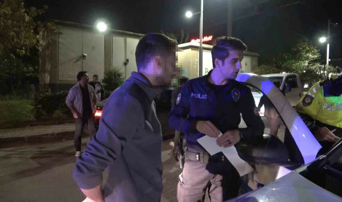 BURSA’DA POLİS EKİPLERİNİN UYGULAMASINI GÖRÜNCE GERİ GİDEN SÜRÜCÜ, “PARK EDECEĞİM,