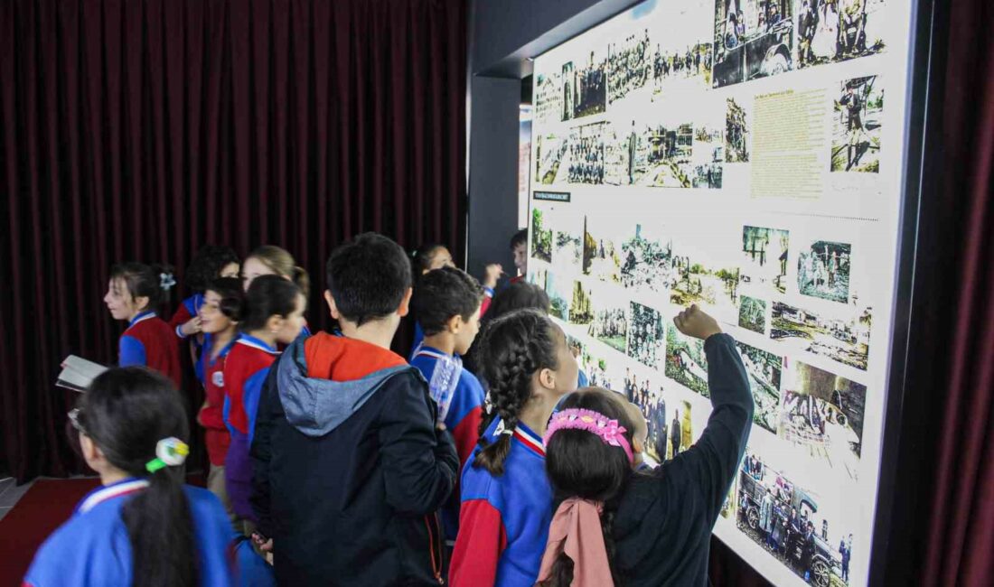 Karacabey Belediyesi Tarihi Fotoğraf Galerisine yoğun ilgi KARACABEY BELEDİYESİ TARAFINDAN, CUMHURİYETİN 100. YILINA İTHAFEN AÇILAN TARİHİ FOTOĞRAF