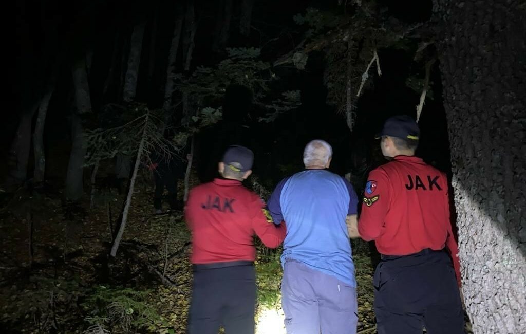 Kaybolan şahısları JAK timleri buldu BURSA ULUDAĞ'DA KAYBOLAN ŞAHISLAR JAK TİMLERİ TARAFINDAN BULUNDU.