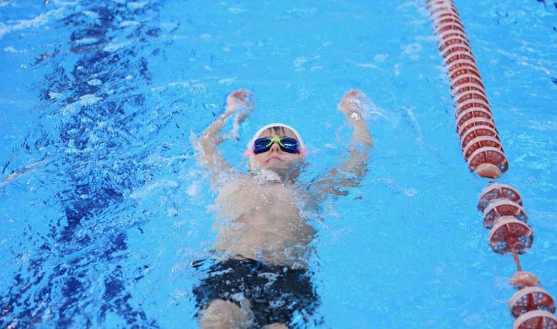 TÜRKİYE YÜZME FEDERASYONU VE OSMANGAZİ BELEDİYESİ ORTAKLIĞINDA DÜZENLENEN ATATÜRK’Ü ANMA