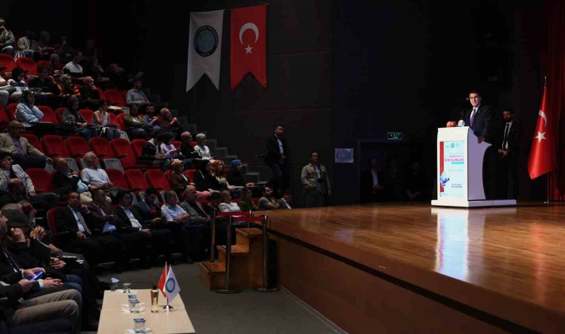 Necip Fazıl Kısakürek’in hayatı ve eserleri konuşuldu SON 100 YILDA YETİŞEN BÜYÜK ŞAİRLERDEN NECİP FAZIL KISAKÜREK’İN ESERLERİ