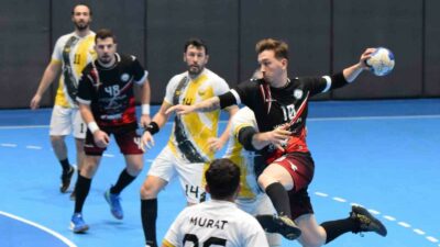 HENTBOL ERKEKLER TÜRKİYE KUPASI SON 8 TURUNDA YER ALAN NİLÜFER