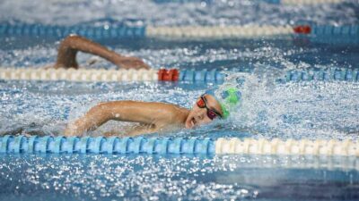 NİLÜFER BELEDİYESİ’NİN DÜZENLEDİĞİ 10 YAŞ YÜZME YARIŞMASI, BÜYÜK HEYECANA SAHNE