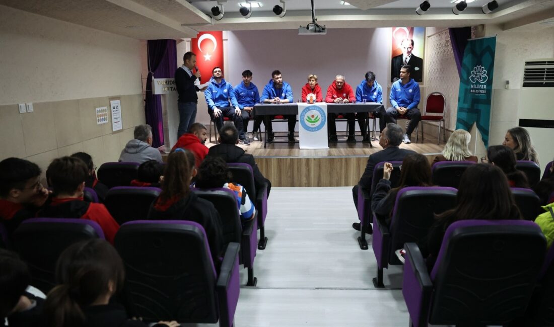 NİLÜFER BELEDİYESPOR ERKEK HENTBOL TAKIMI SPORCULARI VE TEKNİK HEYETİ VAHİDE