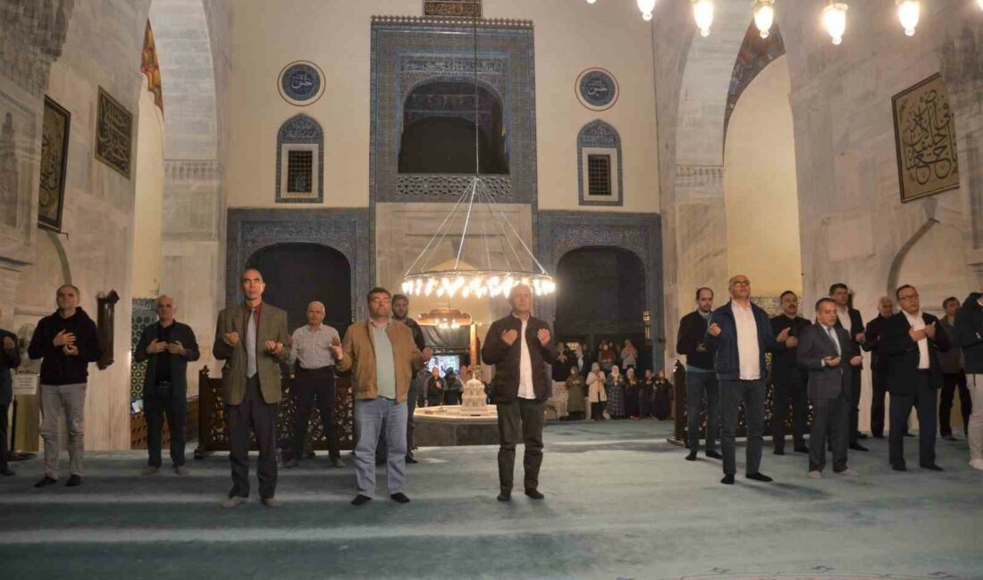 Organ bağışlayanlar dualarla anıldı BURSA İL SAĞLIK MÜDÜRLÜĞÜ, ORGAN BAĞIŞI HAFTASI ÇERÇEVESİNDE ORGAN BAĞIŞINDA