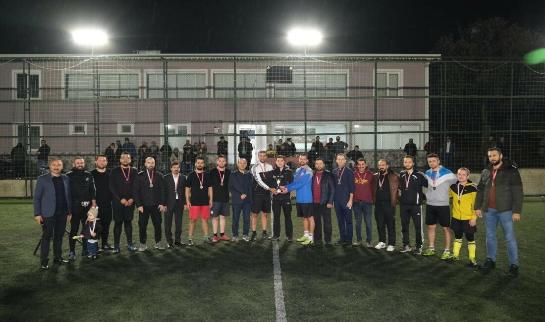 Orhaneli’nde futbol şöleninde şampiyon Eğitim Gücü CUMHURİYETİN 100. YILI ETKİNLİKLERİ ÇERÇEVESİNDE DÜZENLENEN YAKLAŞIK BİR AY SÜREN