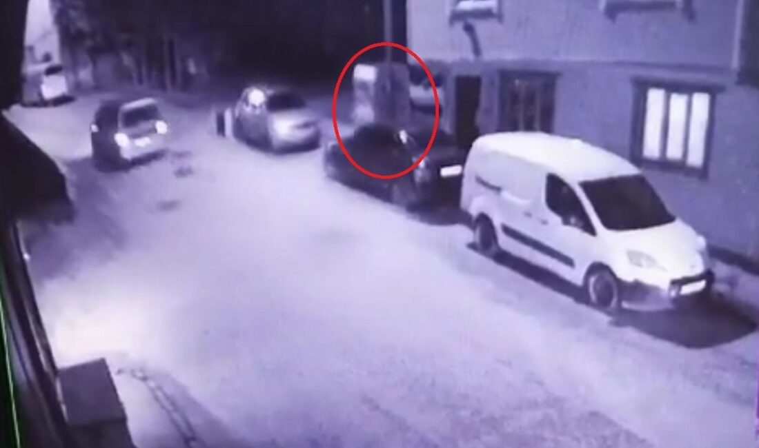 BURSA'DA DÜN GECE ETKİLİ OLAN VE HIZI 90 KİLOMETREYİ BULAN