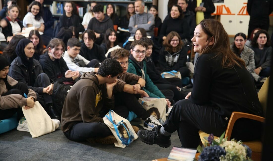 NİLÜFER BELEDİYESİ’NİN, ‘YILIN YAZARI’ ETKİNLİĞİ ÇERÇEVESİNDE DÜZENLEDİĞİ BULUŞMAYA KATILAN