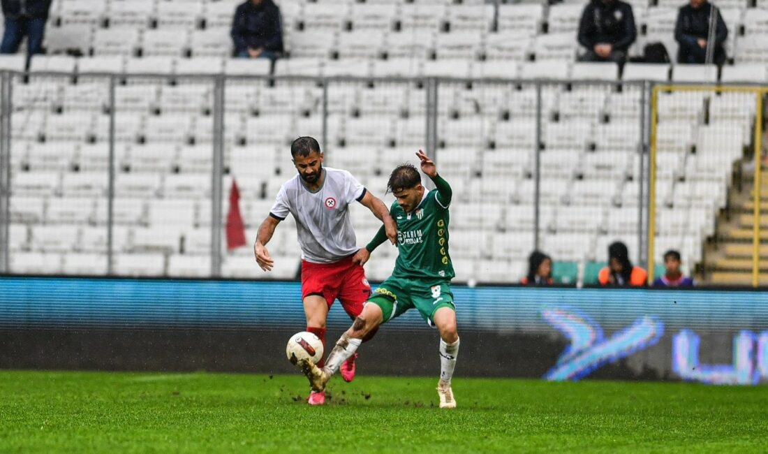 BURSASPOR SAHASINDA ZONGULDAK KÖMÜRSPOR'LA 3-3 BERABERE KALDI.