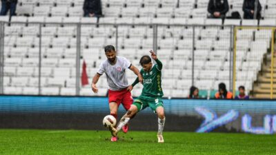 BURSASPOR SAHASINDA ZONGULDAK KÖMÜRSPOR'LA 3-3 BERABERE KALDI.