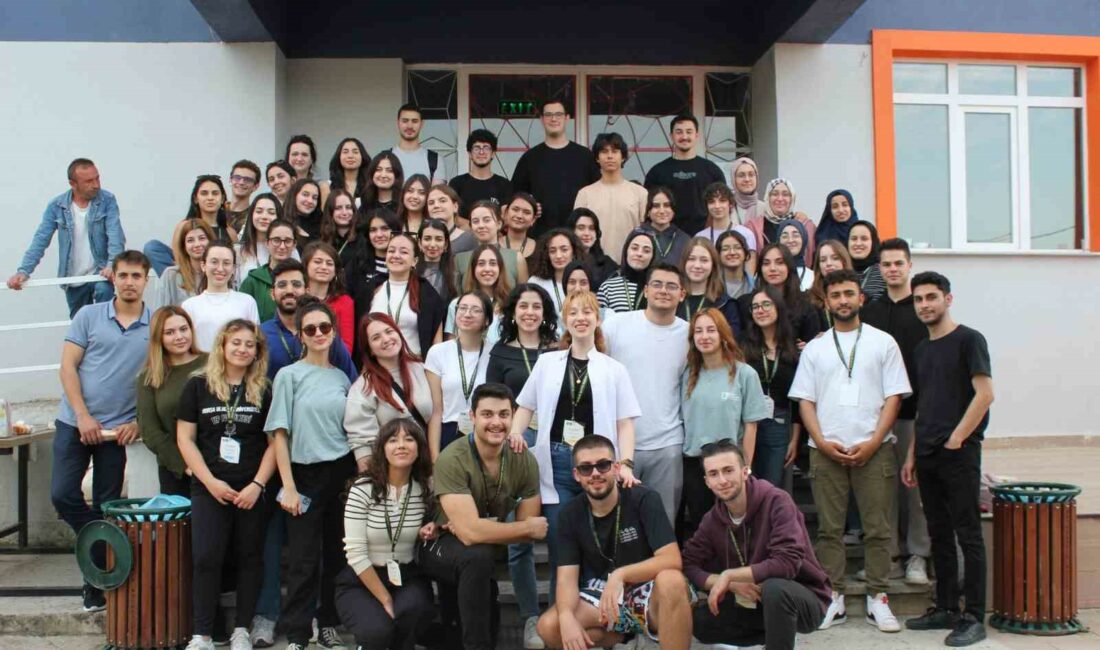 Tıp öğrencileri çadır projesiyle gönüllü sağlık hizmeti vermeye devam ediyor BURSA ULUDAĞ ÜNİVERSİTESİ (BUÜ) TIP FAKÜLTESİ’NDE EĞİTİM ALAN GENÇLERDEN OLUŞAN