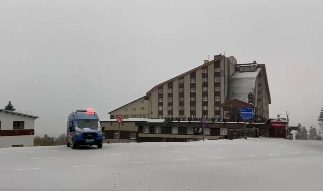 Uludağ’da kar yağışı etkili oluyor TÜRKİYE’NİN GÖZDE KIŞ TURİZMİ MERKEZLERİNDEN ULUDAĞ’DA KAR YAĞIŞI ETKİLİ OLUYOR.