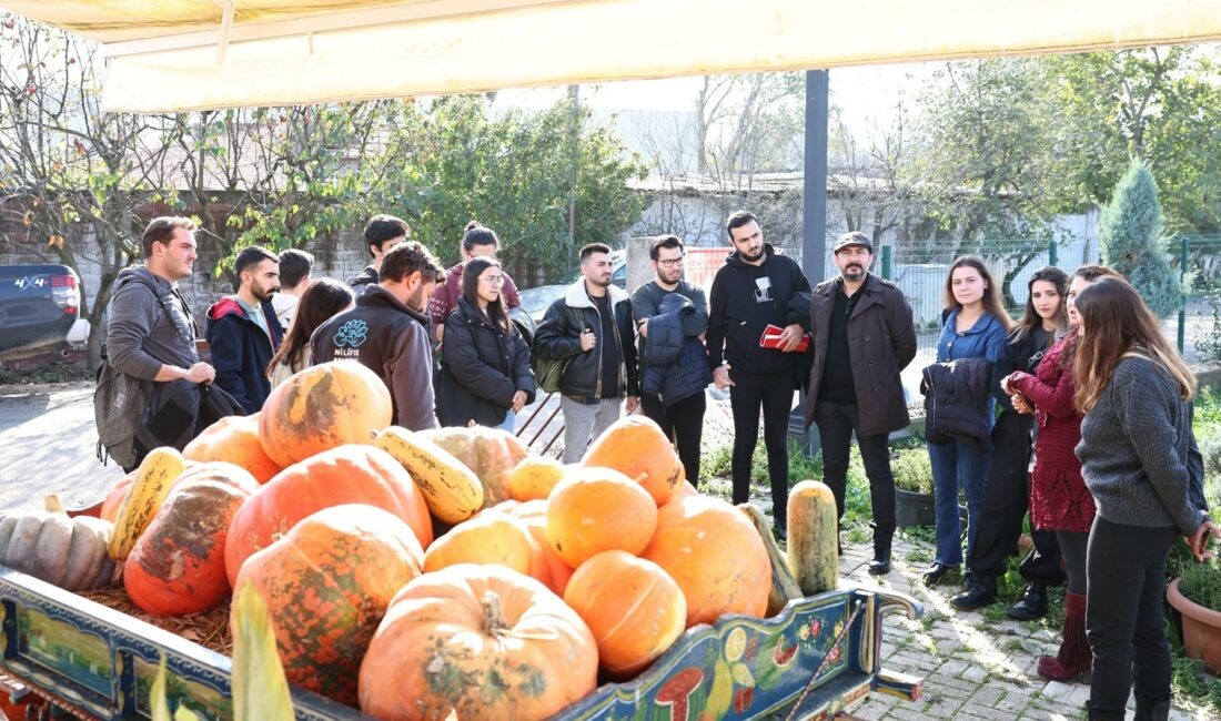 Üniversite öğrencilerine kompost eğitimi BURSA ULUDAĞ ÜNİVERSİTESİ ZİRAAT FAKÜLTESİ ÖĞRENCİLERİ, NİLÜFER BELEDİYESİ KÜÇÜK ÖLÇEKLİ