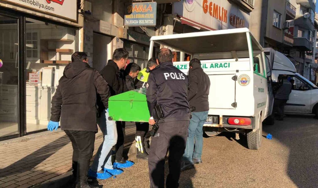 Yabancı uyrukluların kaldığı evde bıçaklı kavga: 1 ölü, 2 yaralı BURSA'NIN GEMLİK İLÇESİNDE YABANCI UYRUKLU VATANDAŞLARIN KALDIĞI APARTMAN DAİRESİNDE ÇIKAN