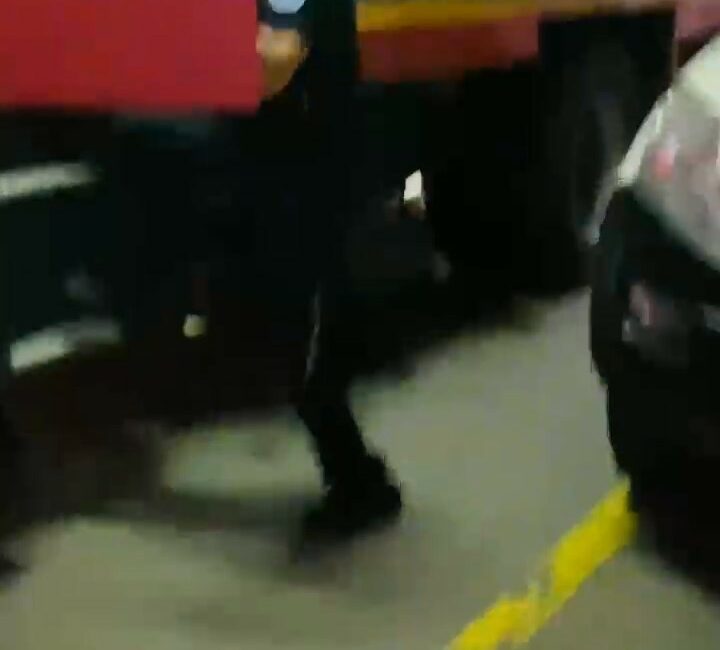 “Yangın var” dediler gerçek başka çıktı…Genç itfaiyeciye doğum günü sürprizi BURSA BÜYÜKŞEHİR BELEDİYESİ ZAFER İTFAİYE GRUBU PERSONELLERİ, ARKADAŞLARININ DOĞUM GÜNÜ