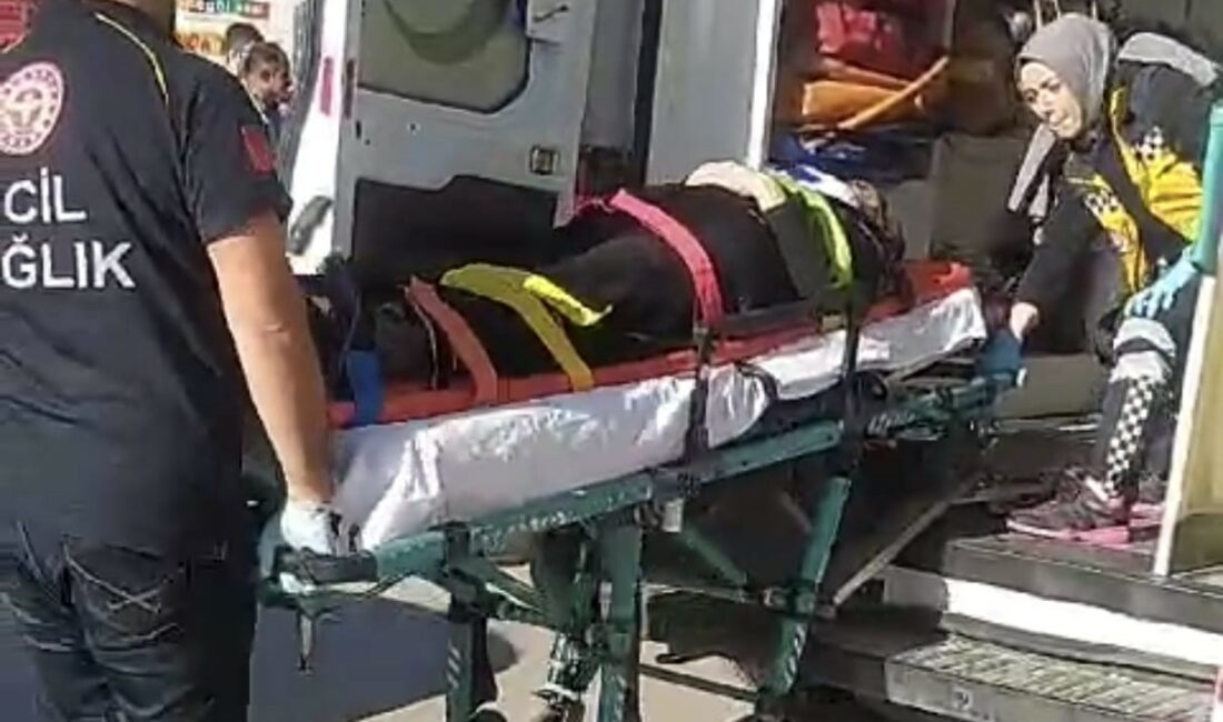 Bursa’da yaralı eşinin elini hiç bırakmadı BURSA'NIN İNEGÖL İLÇESİNDE KAMYONLA ÇARPIŞAN MOTOSİKLETTEKİ SÜRÜCÜ VE EŞİ YARALANDI.