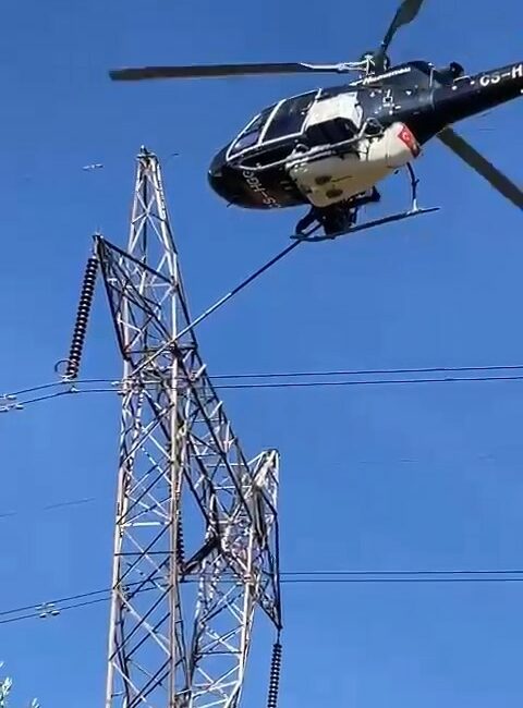 Yüksek gerilim hatları helikopterle temizlendi Bursa’da kış mevsimine girerken, yüksek gerilim hatlarının bakımları helikopter ile