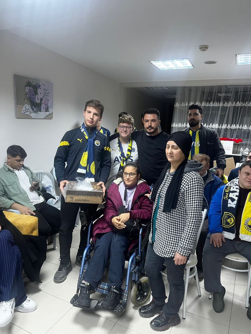Karacabey Genç Fenerbahçeliler Derneği üyeleri, 3 Aralık Dünya Engelliler Günü