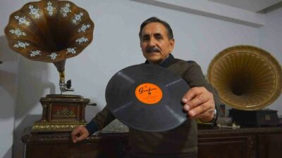 BURSA’NIN MUSTAFAKEMALPAŞA İLÇESİNDE YAŞAYAN 61 YAŞINDAKİ EMEKLİ DEVLET MEMURU EMİN