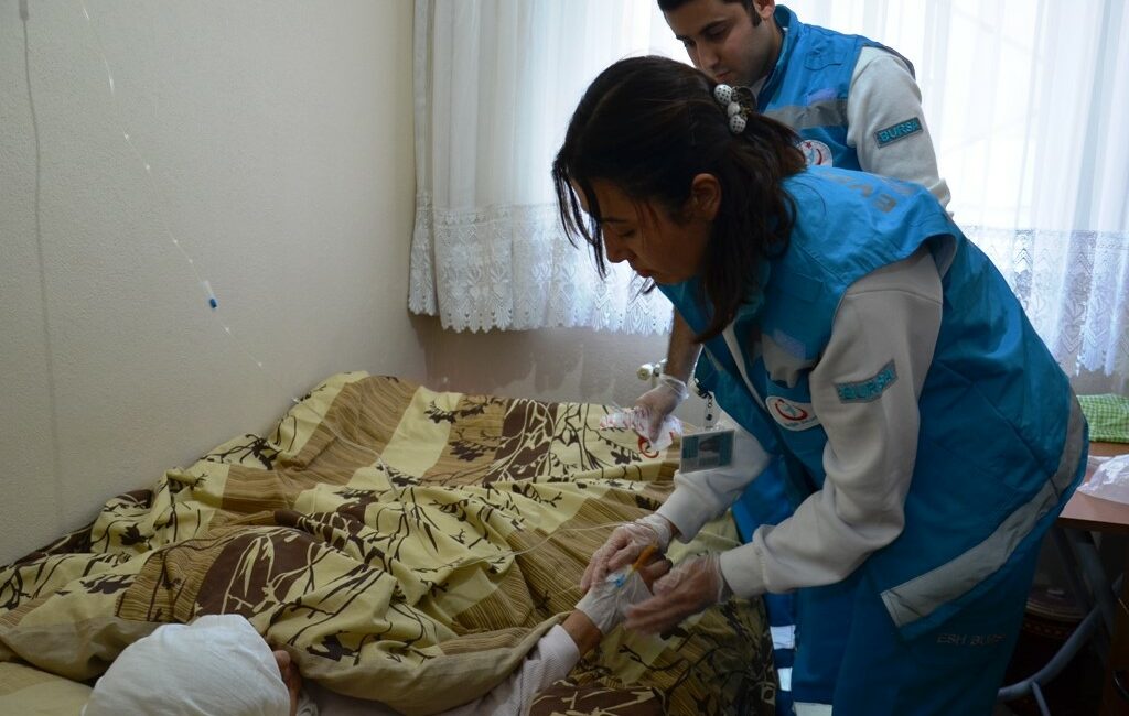 58 bin 897 hastaya evde sağlık hizmeti BURSA İL SAĞLIK MÜDÜRLÜĞÜ’NE BAĞLI OLARAK 2010 YILINDA HİZMETE GİREN