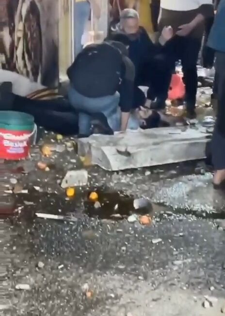 Bursa’da balkon faciası: 1 ölü Bursa'nın Osmangazi ilçesinde, balkon çökmesi sonucu yere düşen bir kişi