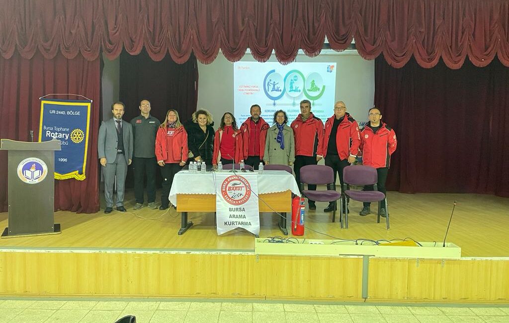 Tophane Rotary Kulübü ile BAKUT’tan afet eğitimi Tophane Rotary Kulübü ile Bursa Arama Kurtarma Derneği (BAKUT), Sakarya