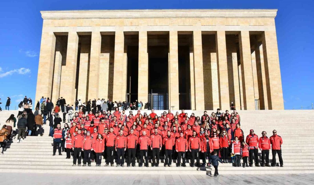 BURSA ARAMA KURTARMA SPOR KULÜBÜ DERNEĞİ (BAKUT) ANITKABİR’İ ZİYARET ETTİ.