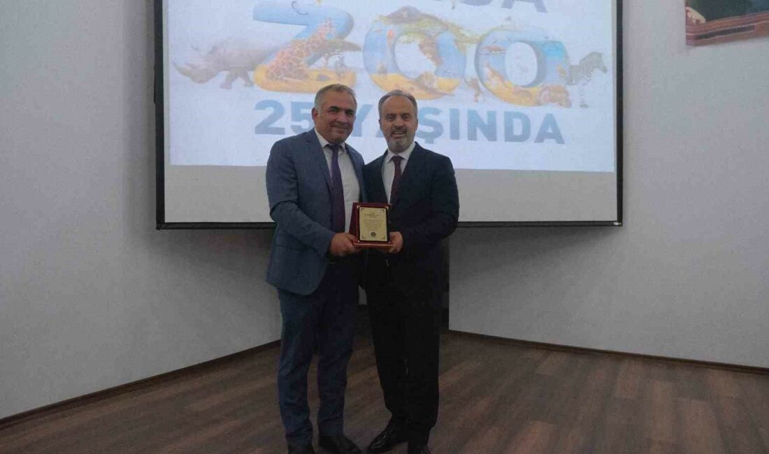 Başkan Aktaş’tan Özhan’a plaket BURSA’NIN İLK YEREL MARKET ZİNCİRİ ÖZHAN MARKET, BURSA HAYVANAT BAHÇESİ’NDEKİ