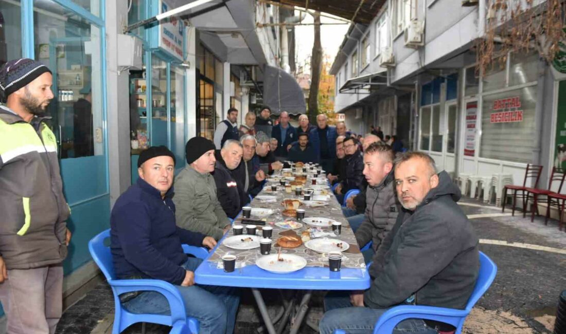 BURSA’NIN YENİŞEHİR İLÇESİNDE BULUNAN ESNAFLAR BELEDİYE BAŞKANI DAVUT AYDIN İLE