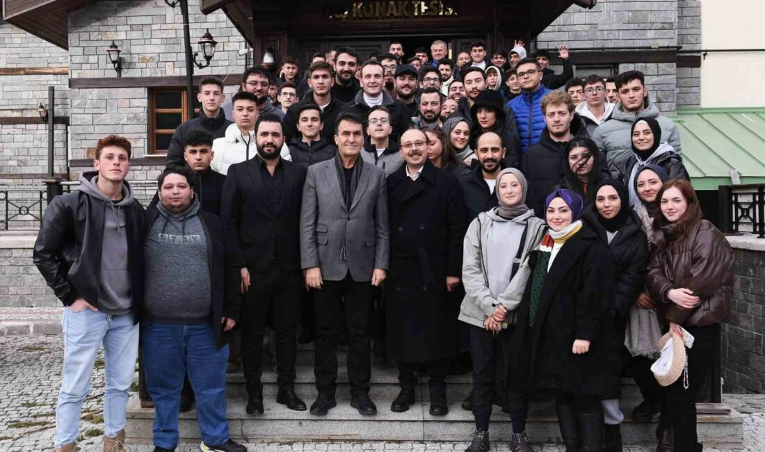 Başkan Dündar, Uludağ’ın zirvesinde gençlerle buluştu OSMANGAZİ BELEDİYE BAŞKANI MUSTAFA DÜNDAR, ULUDAĞ’DA GENÇLERLE BİR ARAYA GELDİ.