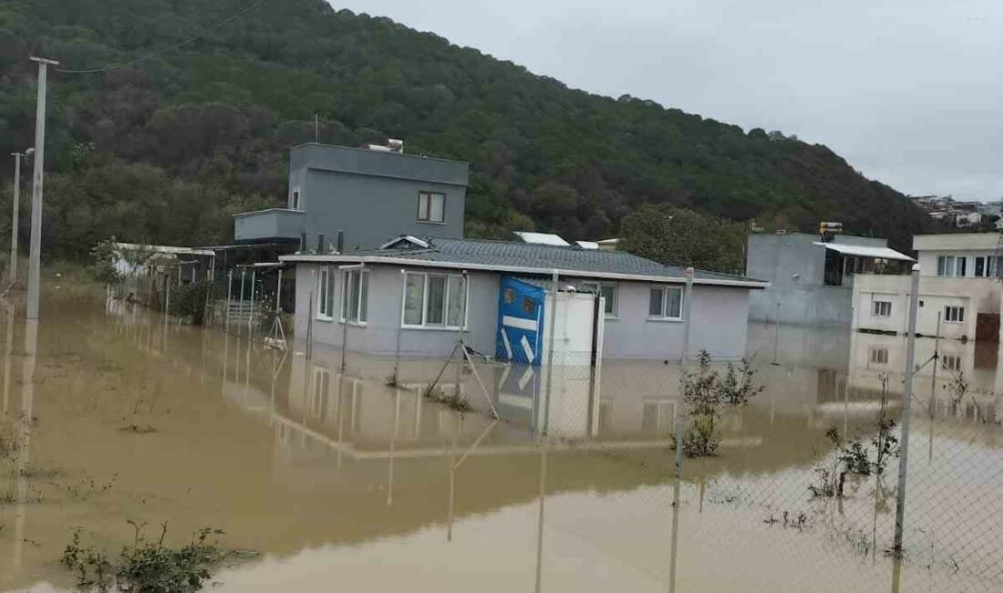 BURSA’DA GEÇTİĞİMİZ GÜN ŞİDDETLİ YAĞMUR NEDENİYLE BİRÇOK EV VE İŞ