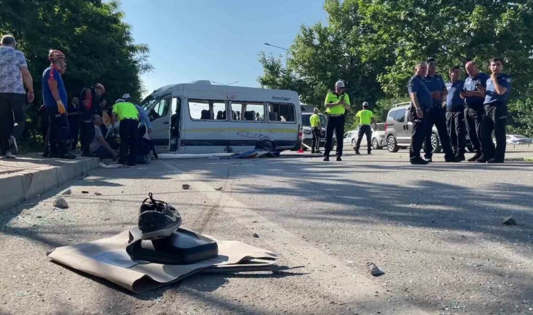 Bursa’da 2 kişinin öldüğü kazada sürücünün yargılanması devam ediyor BURSA'DA İŞÇİ SERVİS MİNİBÜSÜYLE OTOMOBİLİN ÇARPIŞMASI SONUCU 2 KİŞİ HAYATINI