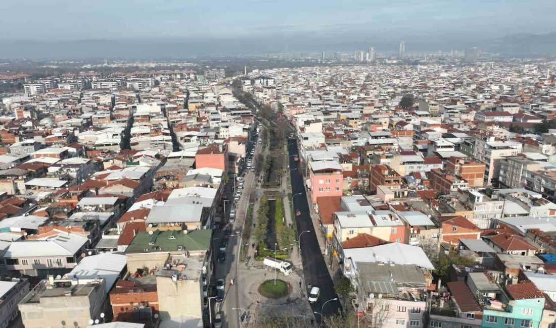 Bursa’da asfalt mesaisi sürüyor BURSA BÜYÜKŞEHİR BELEDİYESİ, MEVCUT YOLLARI SAĞLIKLAŞTIRMA ÇALIŞMALARINA 2. KANAL CADDESİ’Nİ