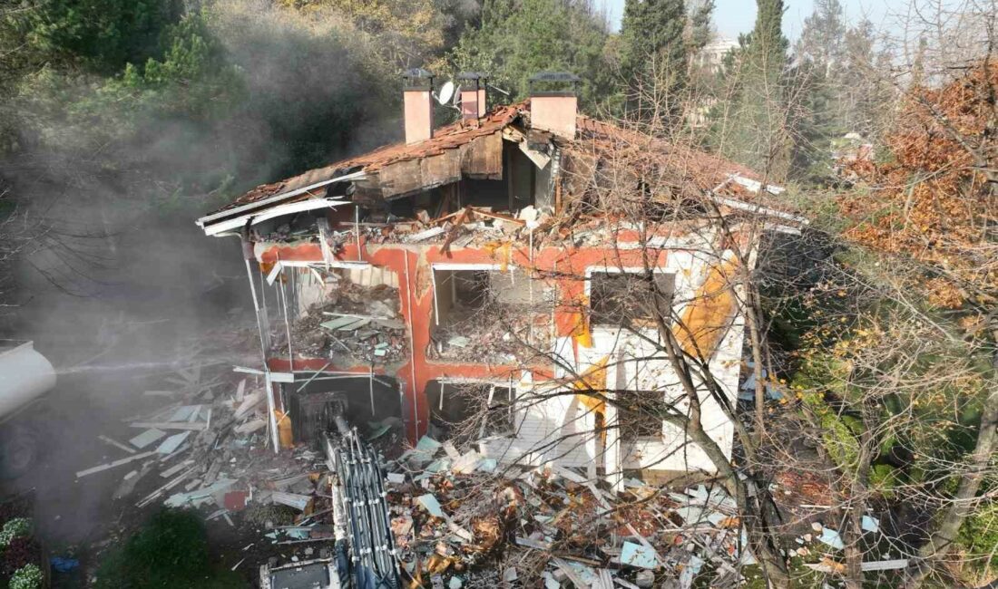 Bursa’da ‘Başkanlık Konutu’ yıkıldı BURSA’DA SÜLEYMAN ÇELEBİ KÜLLİYESİ’NİN YAPILACAĞI ALANDA BULUNAN VE 63 YILDIR