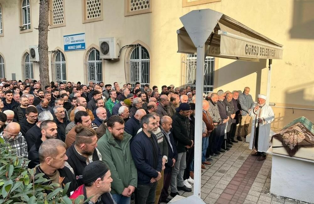 Bursa’da genç kızın ölümüne sebep olan şoförün ifadesi: “Araç sarsılınca, aksın kırıldığını sandım” BURSA'DA, İŞE GİTMEK İÇİN EVDEN ÇIKAN 21 YAŞINDAKİ KIZ, YAYA