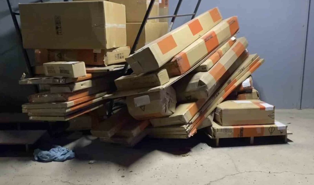 Bursa’da hafif ticari araç kamyonetle çapıştı: 1 yaralı BURSA'NIN İNEGÖL İLÇESİ MAHMUDİYE MAHALLESİNDE MEYDANA GELEN KAZA KAMYONET İLE