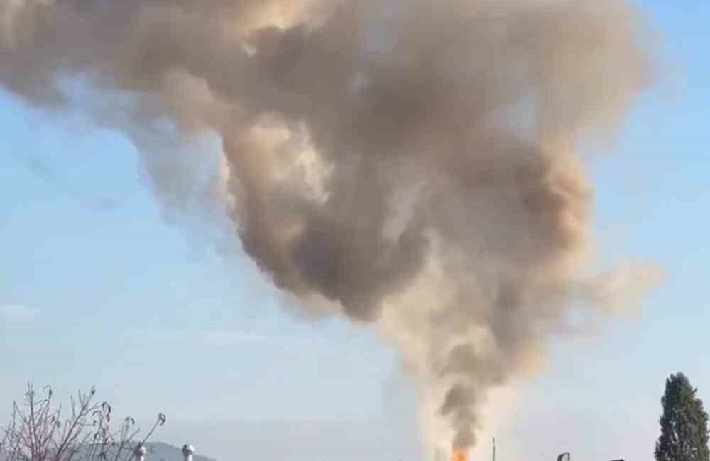 BURSA’DA SANAYİ BÖLGESİNDEKİ BİR İŞYERİNİN BACA KISMINDA ÇIKAN YANGIN KISA