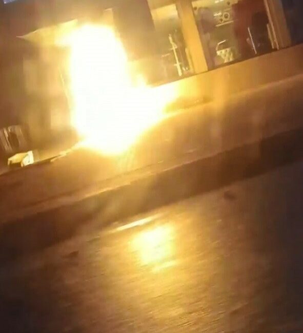 Bursa’da mobilya mağazası alev alev yandı BURSA’DA FAALİYET GÖSTEREN MOBİLYA SATIŞ DÜKKÂNI GECE SAATLERİNDE ALEV ALEV