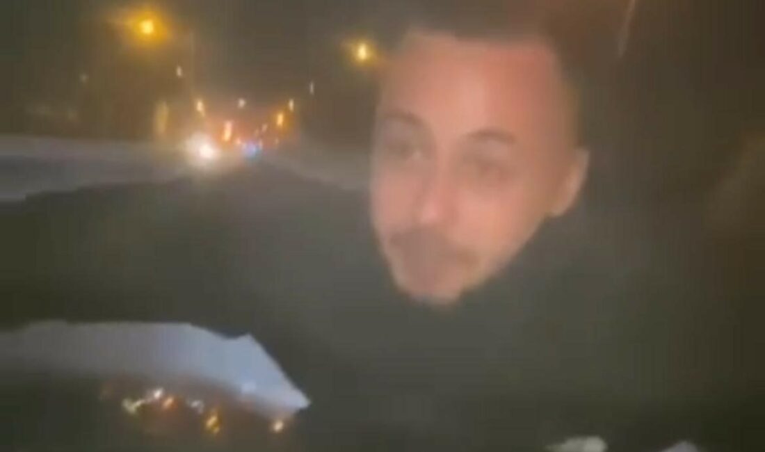 Bursa’da tehlikeli eğlence BURSA’DA BİR OTOMOBİL SÜRÜCÜSÜ, KAPUTA ÇIKAN ARKADAŞINI ÖLÜMLE BURUN BURUNA