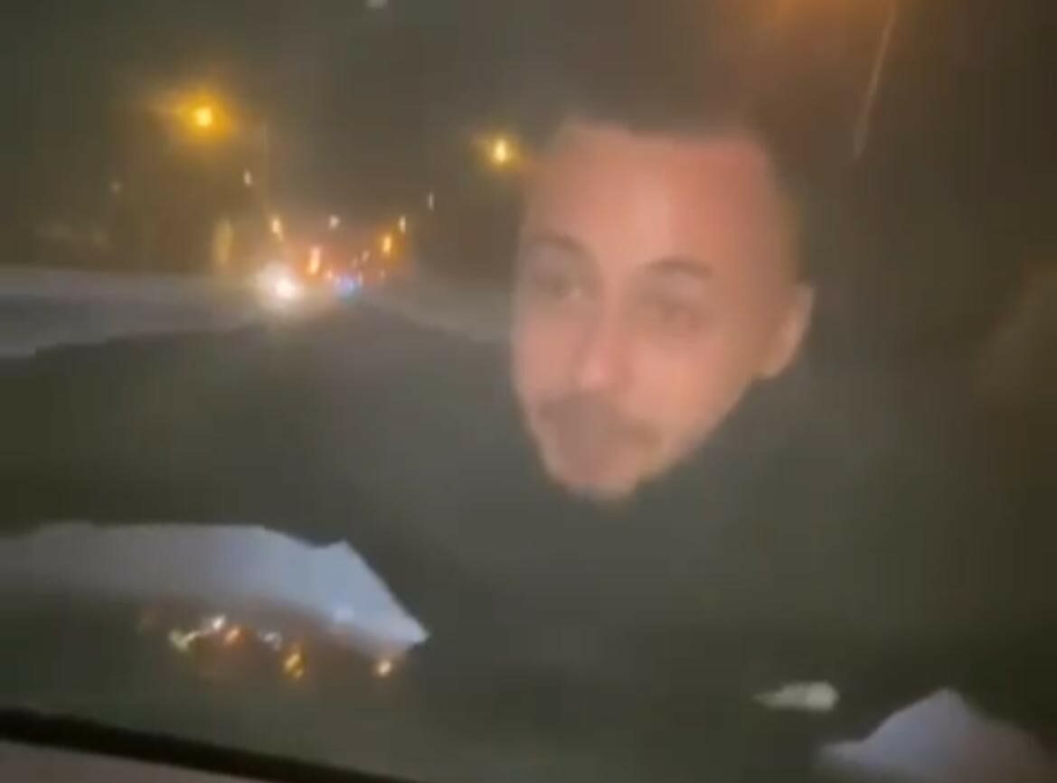 BURSA’DA BİR OTOMOBİL SÜRÜCÜSÜ, KAPUTA ÇIKAN ARKADAŞINI ÖLÜMLE BURUN BURUNA