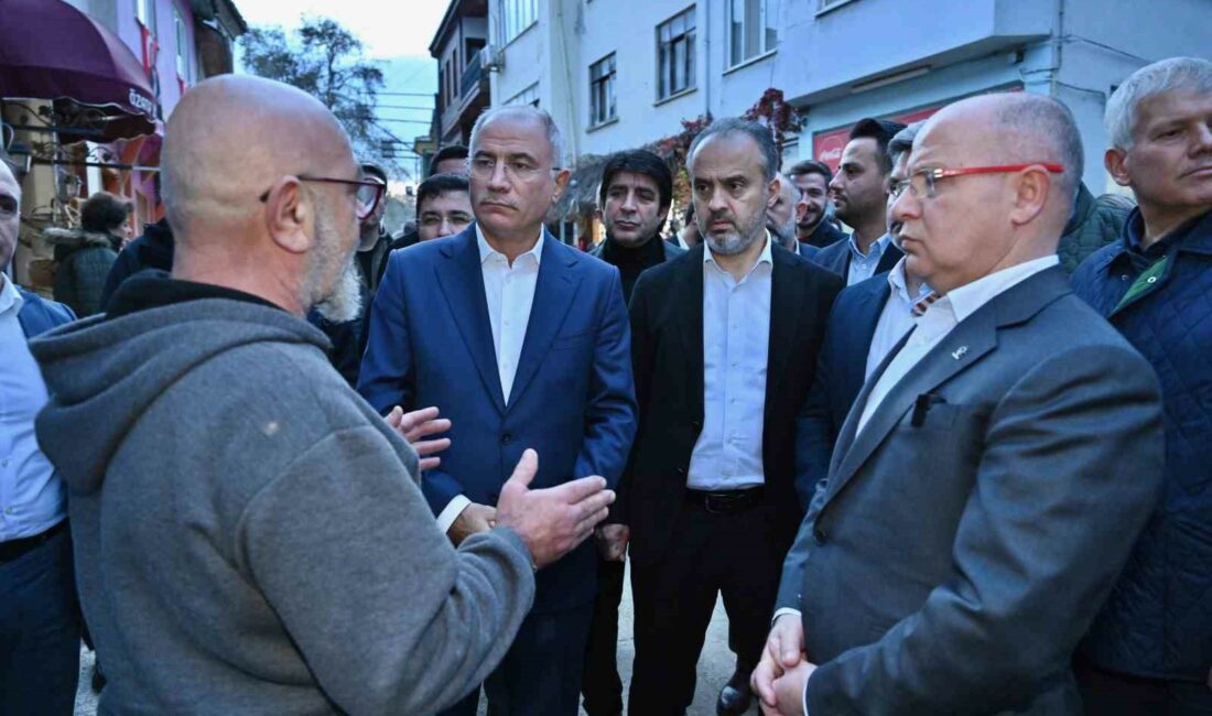 BURSA BÜYÜKŞEHİR BELEDİYE BAŞKANI ALİNUR AKTAŞ, BERABERİNDEKİ BURSA VALİSİ MAHMUT