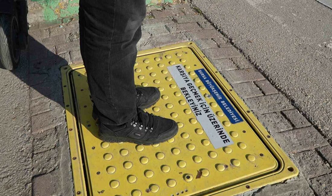 Bursa’da trafik, yayalara göre tasarlanıyor BURSALILAR ARTIK TRAFİK IŞIKLARINDA YOLUN KARŞISINA GEÇMEK İÇİN HER HANGİ