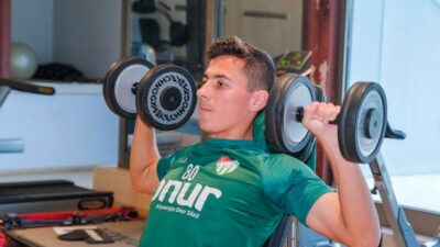 BURSASPOR SALONDA İDMAN YAPTI.