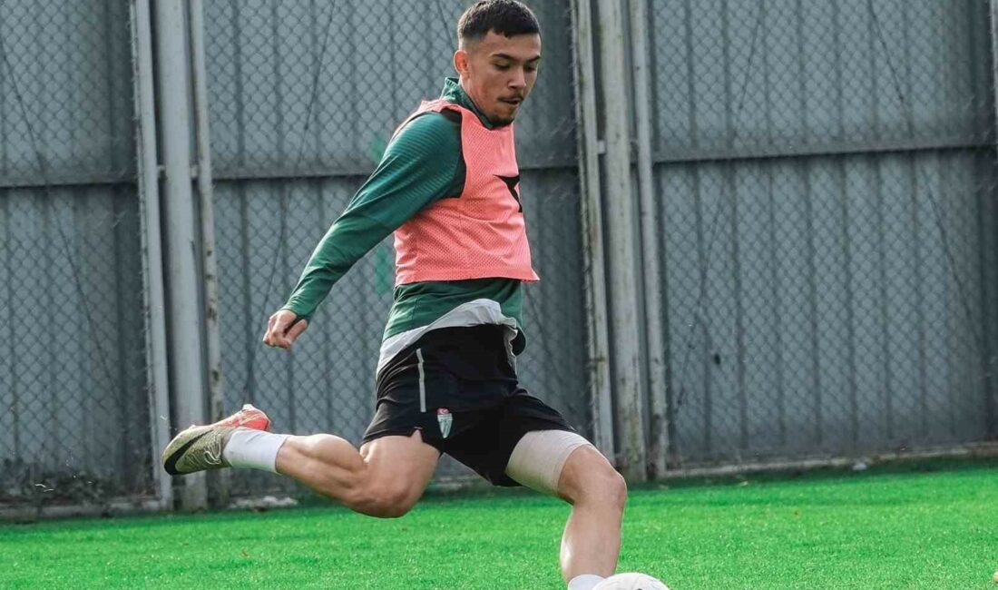 Bursaspor’da Diyarbekirspor maçı hazırlıkları başladı BURSASPOR BUGÜN YAPTIĞI İDMANLA DİYARBEKİRSPOR MAÇI HAZIRLIKLARINA BAŞLADI.