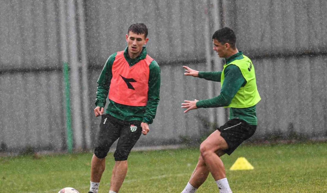 Bursaspor’da Diyarbekirspor maçı hazırlıkları devam ediyor BURSASPOR'DA BUGÜN YAPILAN İDMANLA BİRLİKTE DİYARBEKİRSPOR MAÇI HAZIRLIKLARI DEVAM ETTİ.