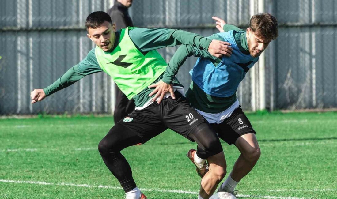 BURSASPOR’DA DİYARBEKİRSPOR MAÇI HAZIRLIKLARI BUGÜN YAPILAN ANTRENMANLA DEVAM ETTİ. YEŞİL-BEYAZLILAR,