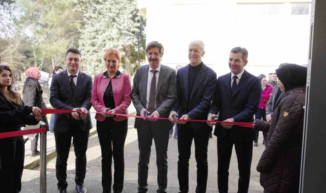 BUÜ’de Nanoteknoloji ve Malzeme Karakterizasyonu Laboratuvarı hizmete açıldı TÜRKİYE’DEKİ 23 ARAŞTIRMA ÜNİVERSİTESİ ARASINDA BULUNAN BURSA ULUDAĞ ÜNİVERSİTESİ (BUÜ),